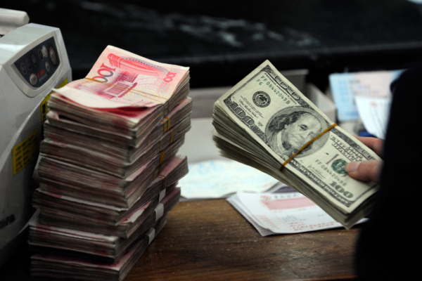 深圳女月薪四千多 負債千萬元 驚呆全網