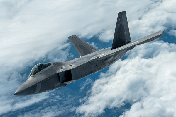 川普指控中共抄襲F-22戰機技術