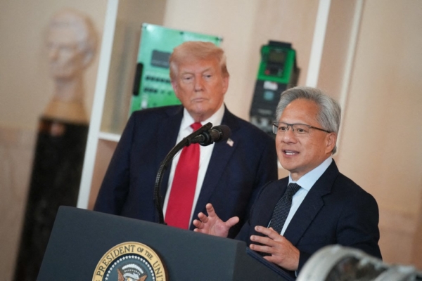 英偉達執行長將訪華 美兩黨參議員發警告