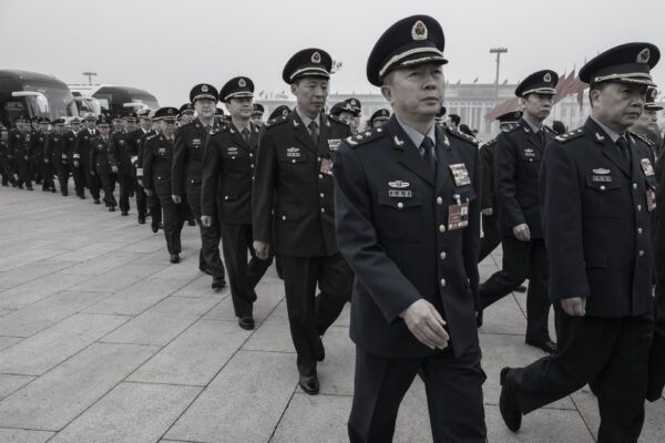 敏感時間 習親信鍾紹軍露面被封殺 坐姿遭諷