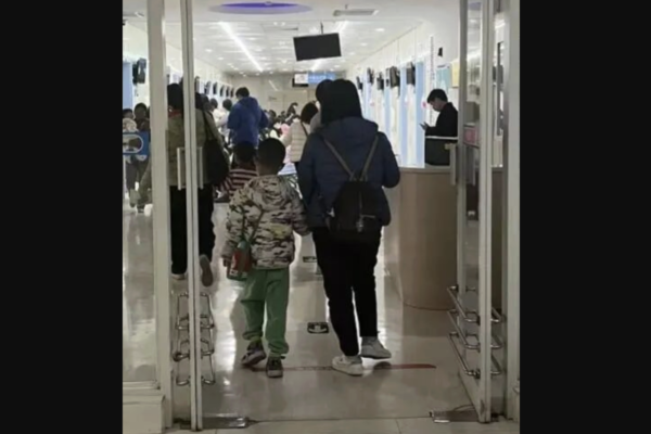 大陸多地醫院爆滿 廣州有班級半數學生請假