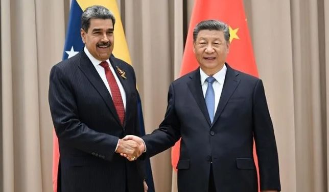 习近平死亡之握再发威?马杜洛刚握手完就遭川普空袭生擒「名单+1」