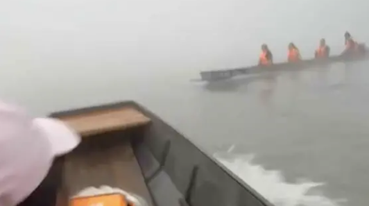 至少2人受伤!泰国观光船惊险碰撞