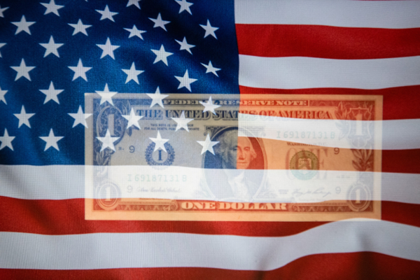 美元全球支付占比創新高 人民幣降至2.7%