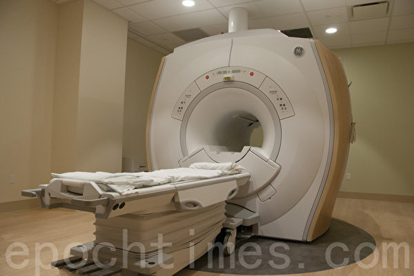 武漢男做核磁被醫生遺忘 困在運行機器上6小時