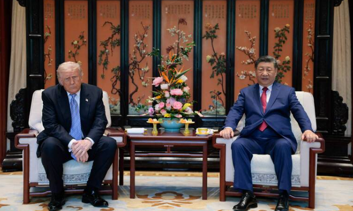 用尽心机?川普落坐陷落矮人一截 习近平沙发疑遭「动过手脚」