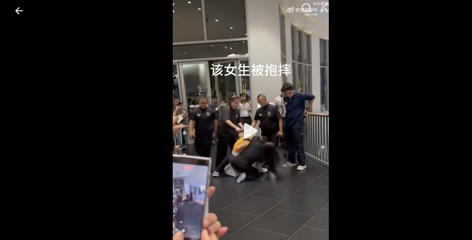 「中國粉絲被泰國GMM工作人員打」上熱搜