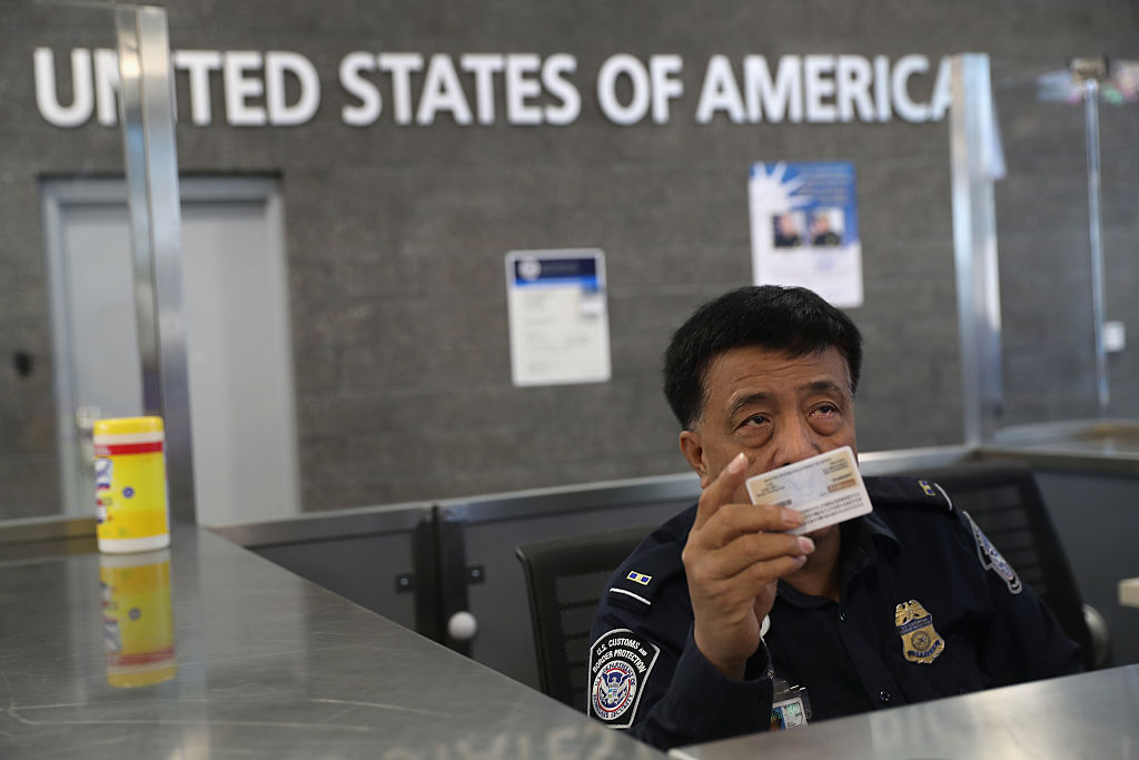 中國男隱瞞黨籍赴美遭捕 專家籲早與中共切割