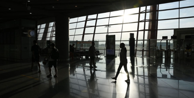 中国教师护照遭扣 暑假出境要审批、跨省查行踪