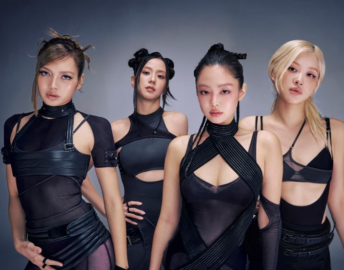 BLACKPINK出道10周年前夕!YG大楼遭人持球杆猛砸 公司火速改口响应了