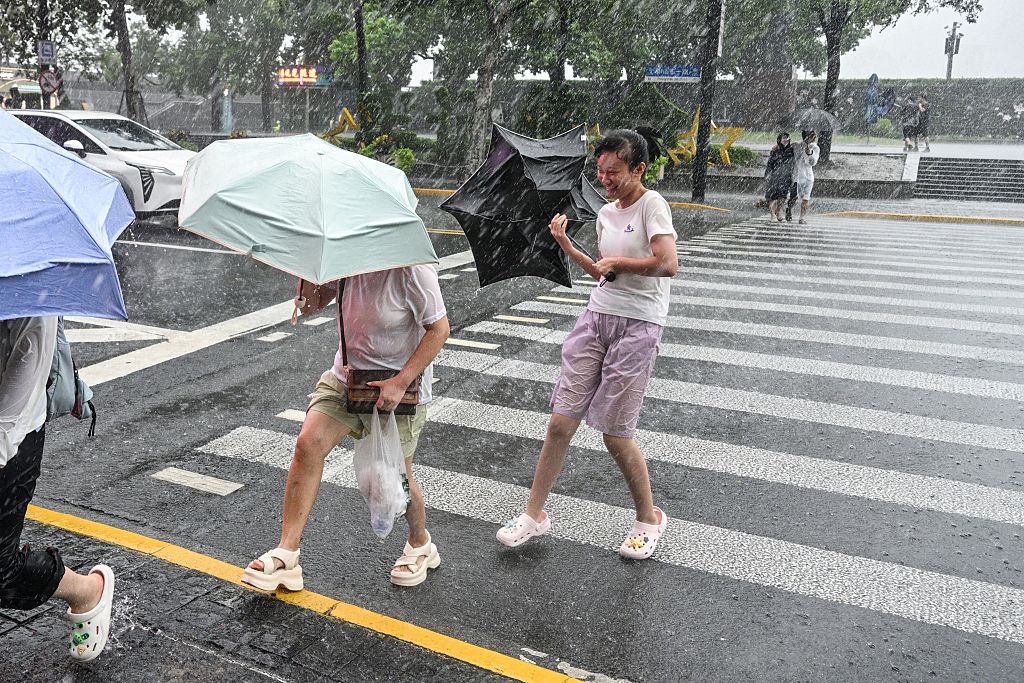 颱風白海豚餘威未消 大陸北方多地遭暴雨